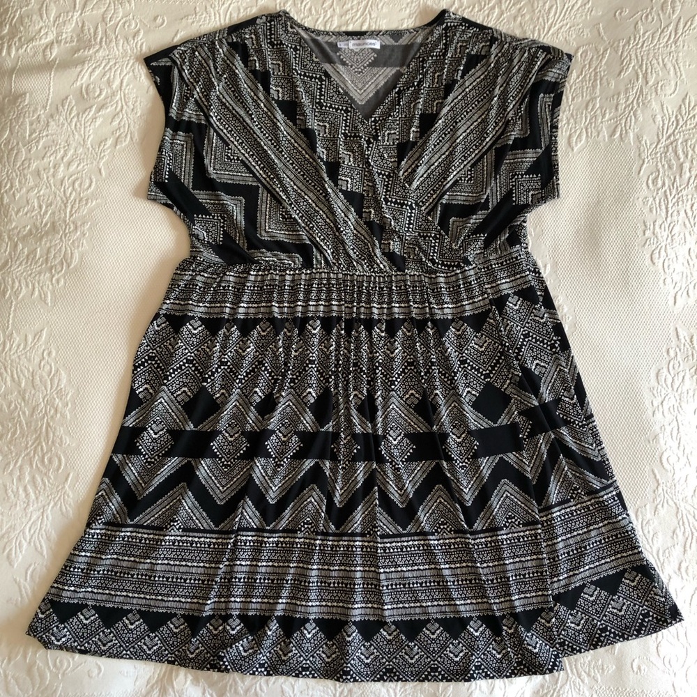 Maurice’s black & white geometric print dress - size 3X - faux wrap tribal print